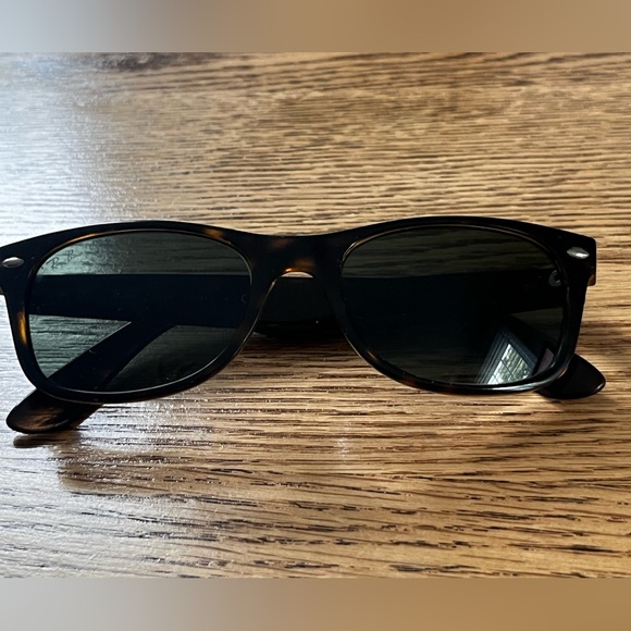 Rayban Wayfarer Sunglasses - Picture 1 of 7